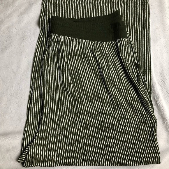 Max Studio Cropped Printed Pants - Picture 6 of 7